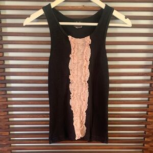 🎉NEW LISTING!🎉City Lights Black Tank Top with Peach Lace Detail